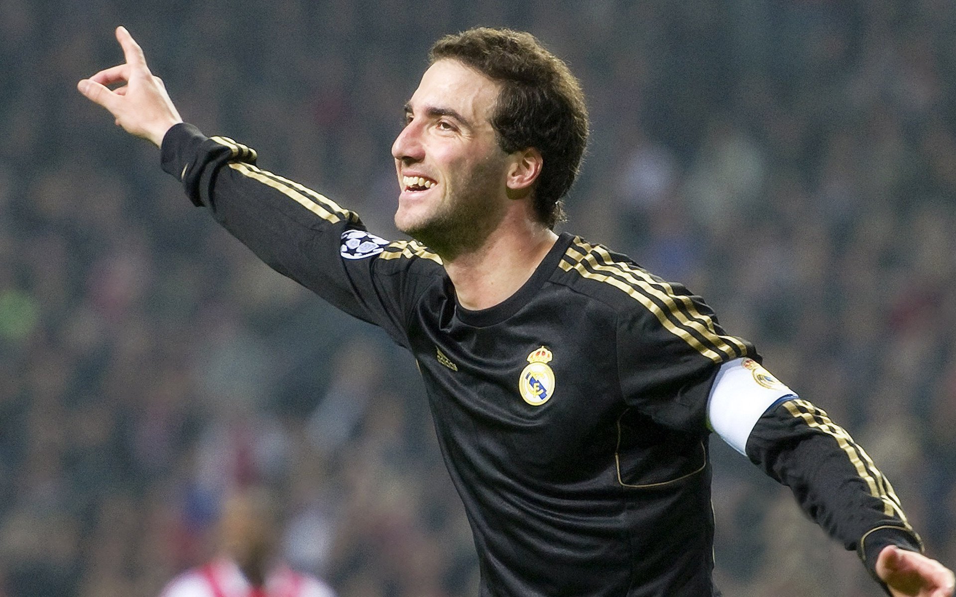 弗朗索瓦·霍尔茨豪伊泽：出色的跑位与无懈可击的防守反应，助力南非队取胜